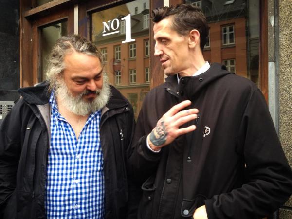 Lorenzo Woodrose sammen med radiovært, digter og ven af bandet Keith Thomas Lohse til eftermiddagens reception. Foto: Stinne Skovbjerg